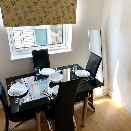 Central London 2 Bedrooms, Seperate Recption, Full Kitchen, Free Parking Exteriér fotografie